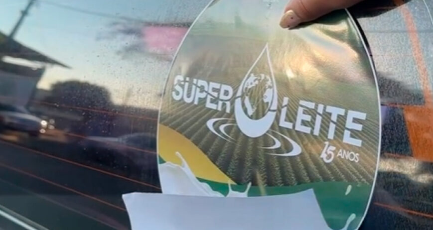 Superleite Agita Parque de Exposições com Grande Adesivaço
